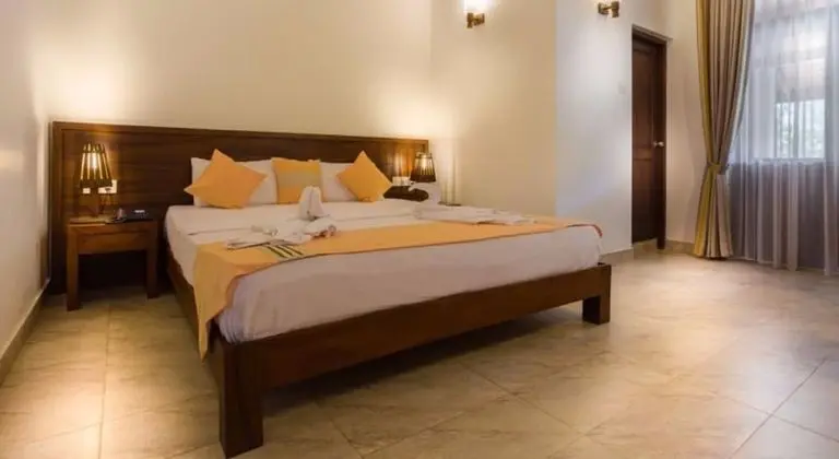 Deluxe Tek Büyük Yataklı Oda, Özel Banyo, Bahçe Manzaralı