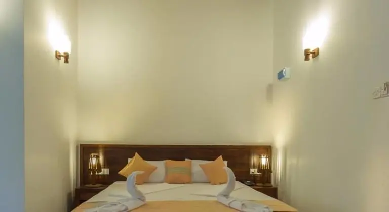 Deluxe Tek Büyük Yataklı Oda, Özel Banyo, Bahçe Manzaralı