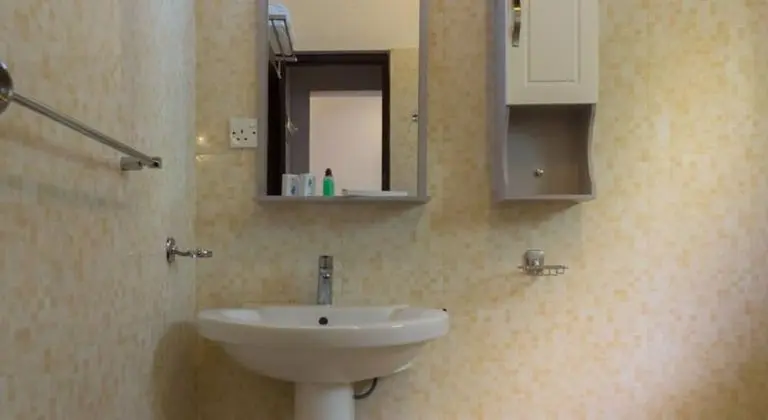 Deluxe Tek Büyük Yataklı Oda, Özel Banyo, Bahçe Manzaralı