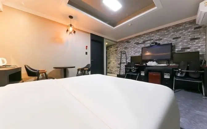 Oda (VIP Room 2 PC (Wave Netflix Disney+ Y)