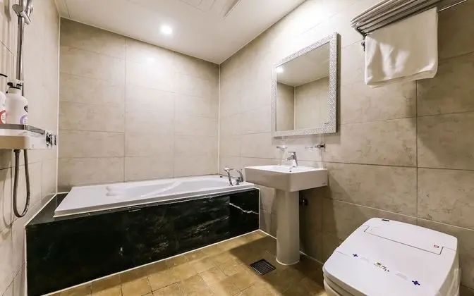 Oda (Premium Movie Room (up to KRW 5000 di)