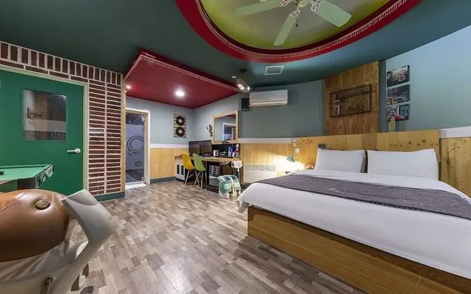 Oda (Deluxe (2PC riding equipment Netflix )