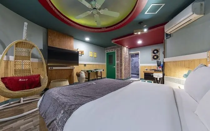 Oda (Deluxe (2PC riding equipment Netflix )