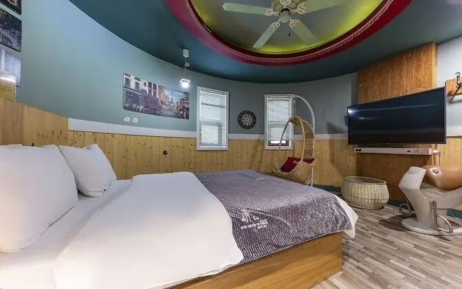 Oda (Deluxe (2PC riding equipment Netflix )