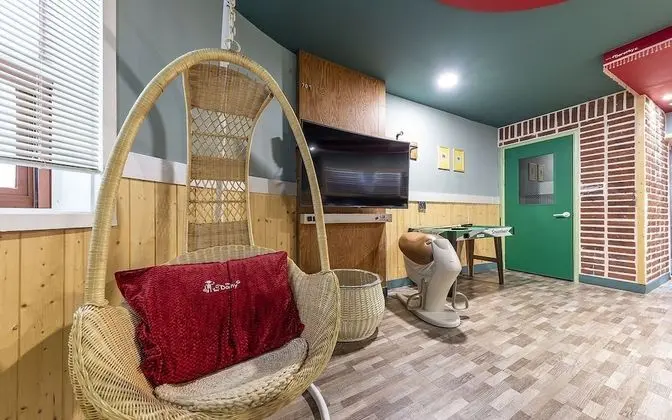 Oda (Deluxe (2PC riding equipment Netflix )