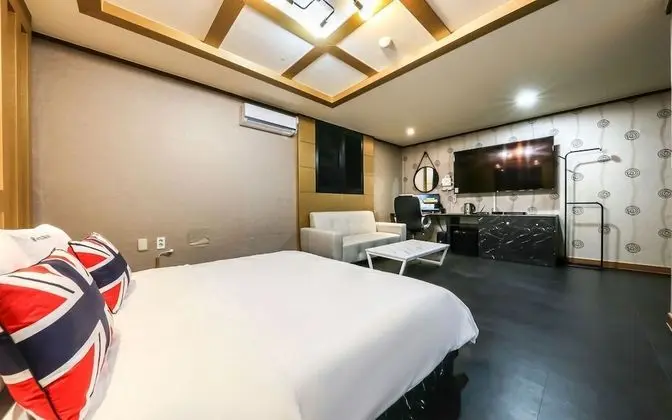 Oda (Family Suite B (King bed + Ondol Over)