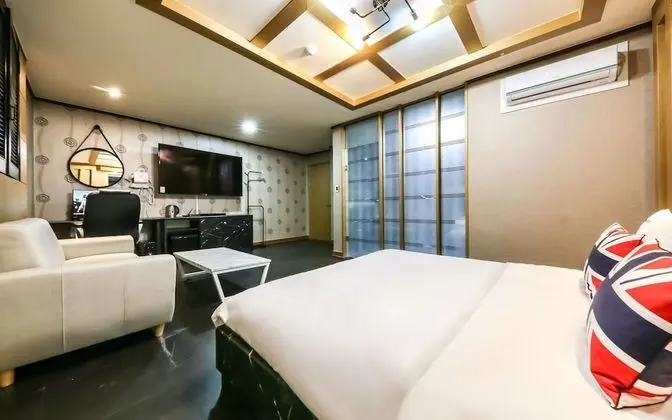 Oda (Family Suite B (King bed + Ondol Over)