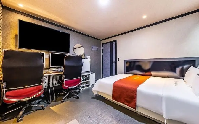 Oda (Couple PC-2 Bag Room (Netflix Battleg)