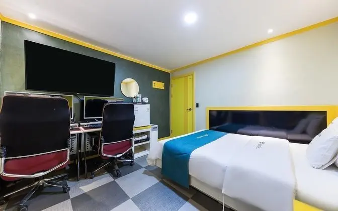 Oda (Couple PC-2 Bag Room (Netflix Battleg)