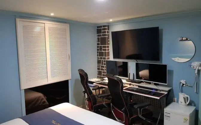 Oda (Couple PC-2 Bag Room (Netflix Battleg)