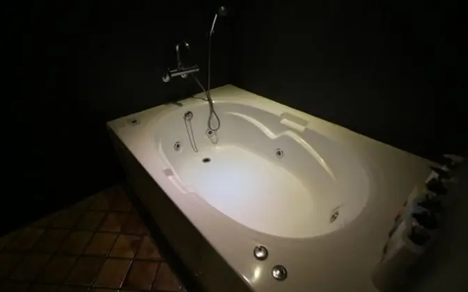 Oda (Premium(1PC OR 2PC bathtub Netflix Ra)