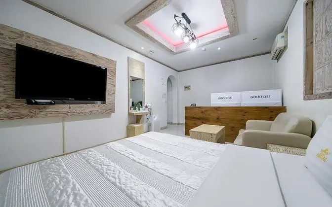Oda (Special Room (Netflix/YouTube Availab)