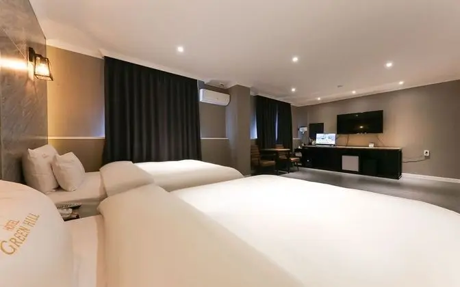 Oda (PC Room with Twin Bed (Large Room Hig)