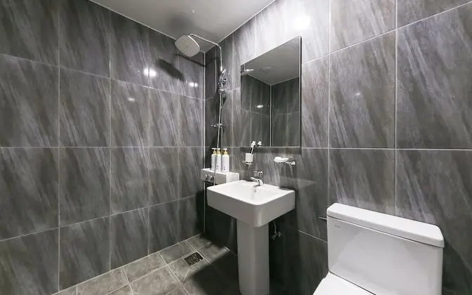 Oda (Twin bed room (small room Netflix ava)