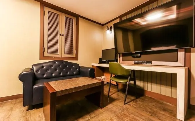 Oda (Semi-special Room (Netflix/Disney+ Av)