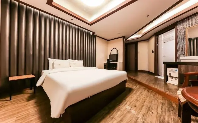 Oda (Semi-special Room (Netflix/Disney+ Av)