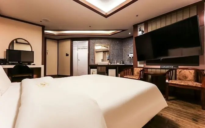Oda (Semi-special Room (Netflix/Disney+ Av)