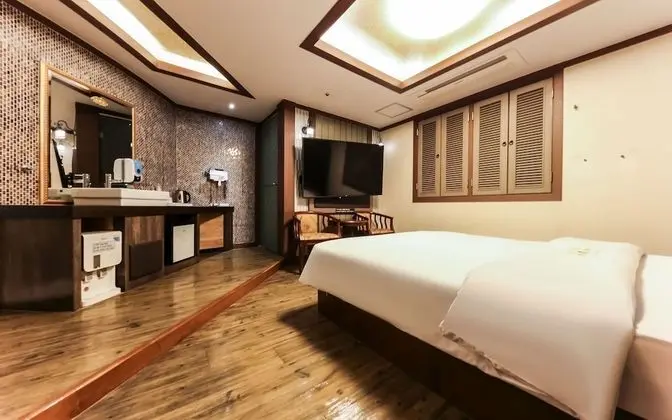 Oda (Semi-special Room (Netflix/Disney+ Av)