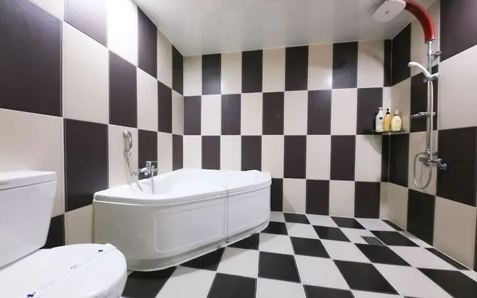 Oda (Twin Beds (Special Room Netflix Avail)