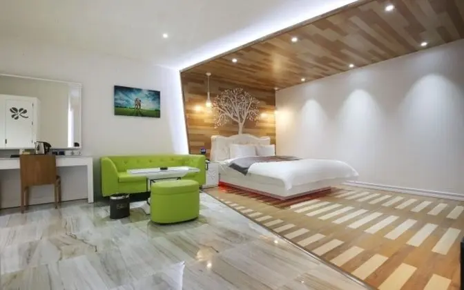 Oda (Premium (4959 -6612  Netflix availabl)