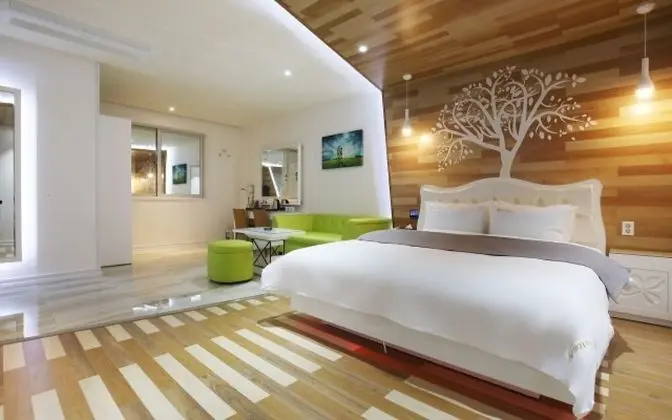 Oda (Premium (4959 -6612  Netflix availabl)