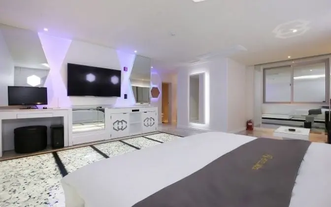 Oda (Premium (4959 -6612  Netflix availabl)