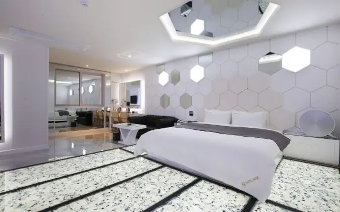 Oda (Premium (4959 -6612  Netflix availabl)