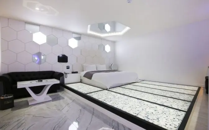 Oda (Premium (4959 -6612  Netflix availabl)