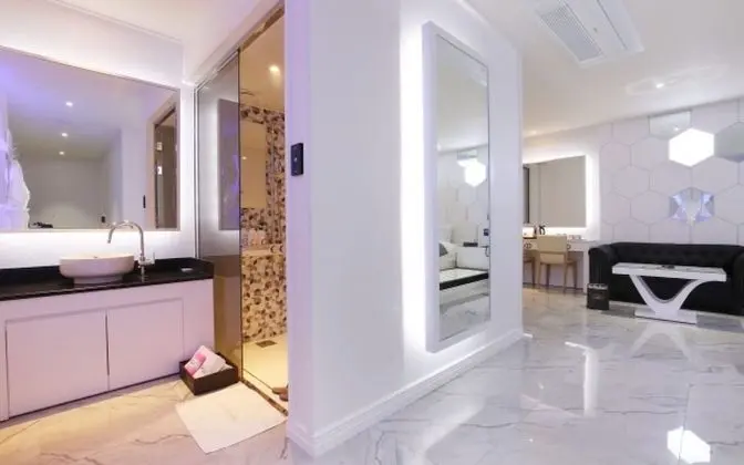 Oda (Premium (4959 -6612  Netflix availabl)