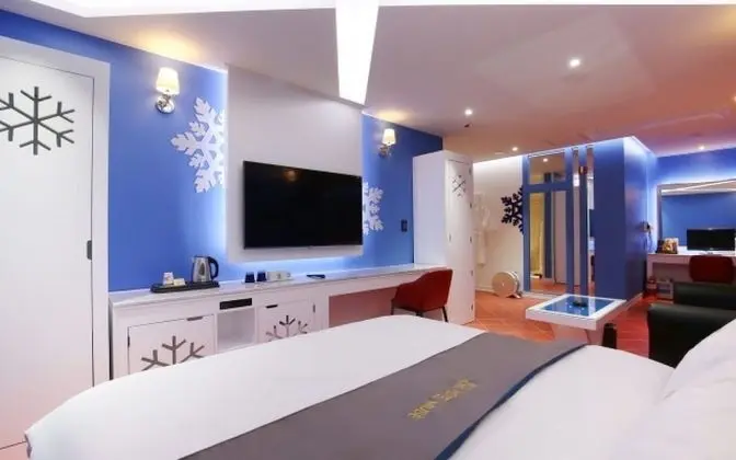 Oda (Premium (4959 -6612  Netflix availabl)