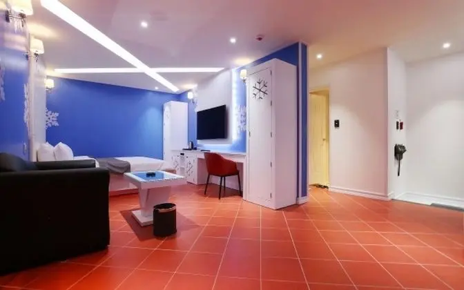 Oda (Premium (4959 -6612  Netflix availabl)