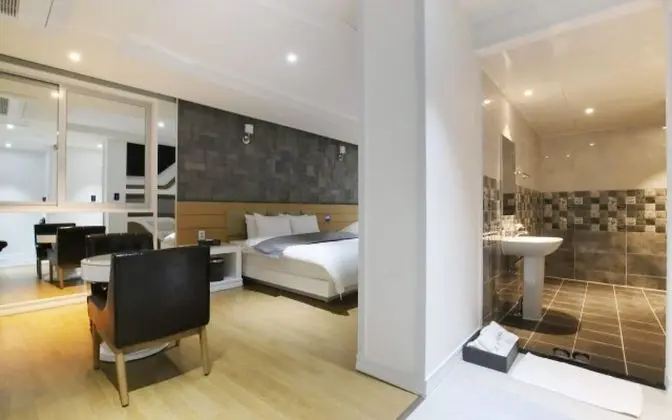 Oda (Premium (4959 -6612  Netflix availabl)