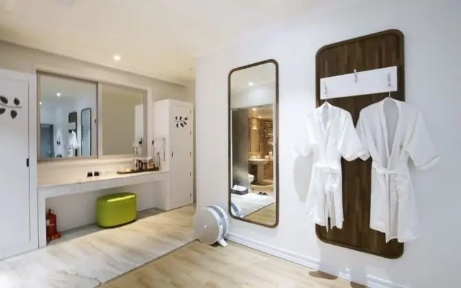 Oda (Premium (4959 -6612  Netflix availabl)