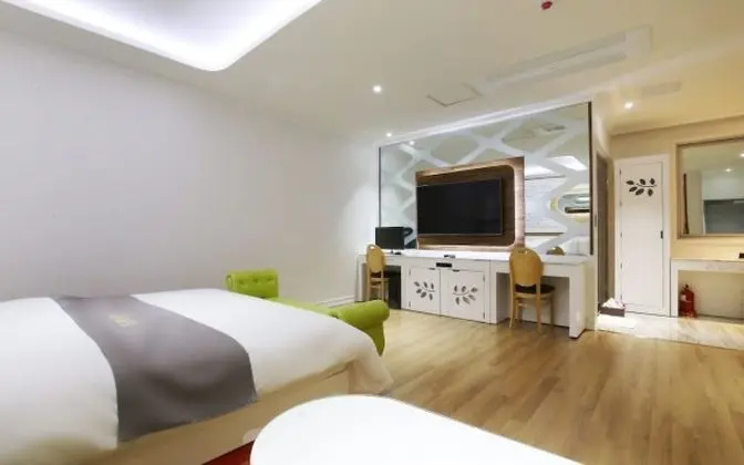 Oda (Premium (4959 -6612  Netflix availabl)