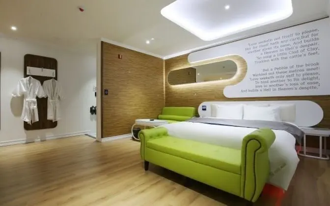 Oda (Premium (4959 -6612  Netflix availabl)