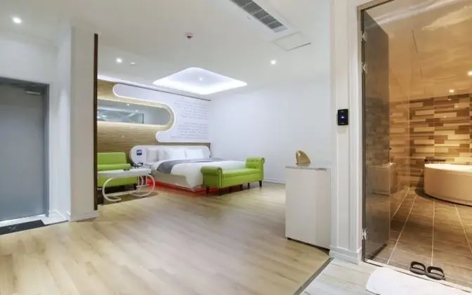 Oda (Premium (4959 -6612  Netflix availabl)