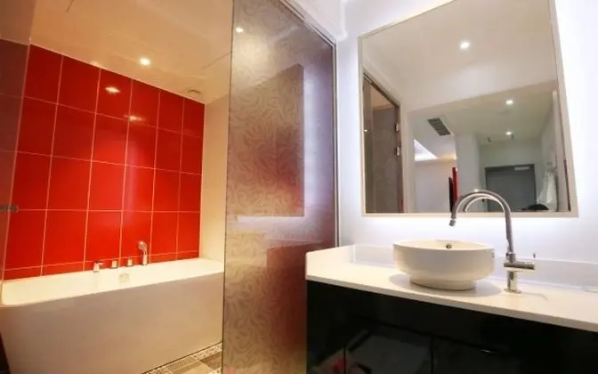 Oda (Premium (4959 -6612  Netflix availabl)