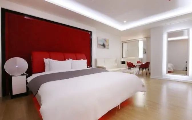 Oda (Premium (4959 -6612  Netflix availabl)