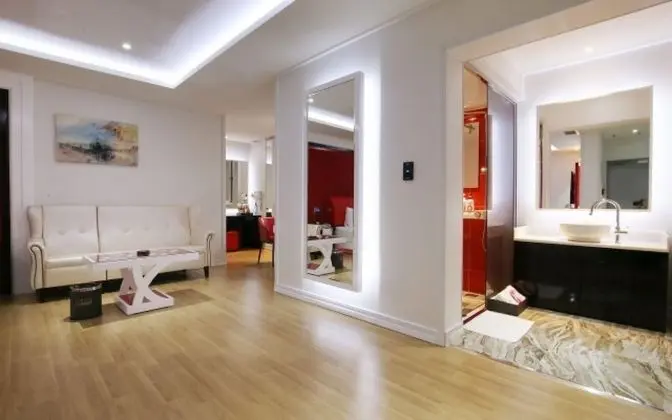 Oda (Premium (4959 -6612  Netflix availabl)