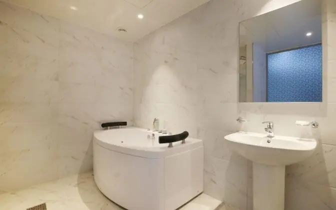 Oda (Premium (4959 -6612  Netflix availabl)