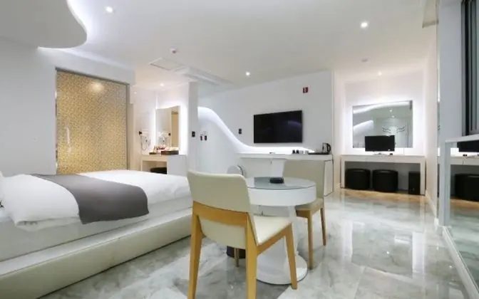 Oda (Premium (4959 -6612  Netflix availabl)