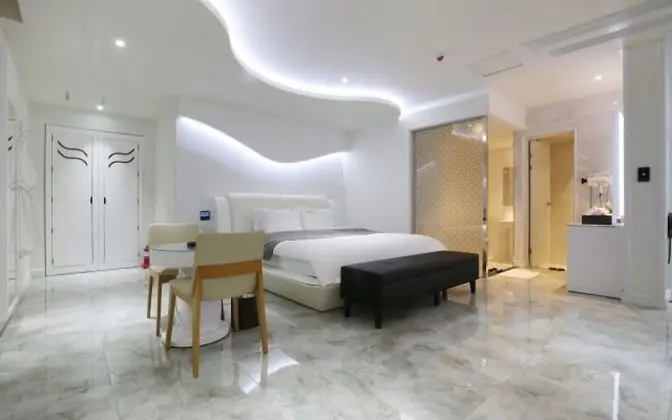 Oda (Premium (4959 -6612  Netflix availabl)