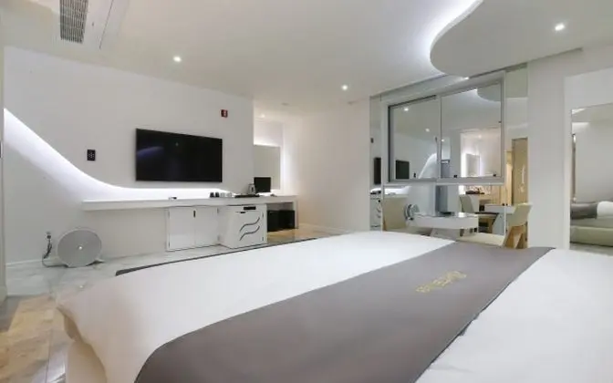 Oda (Premium (4959 -6612  Netflix availabl)