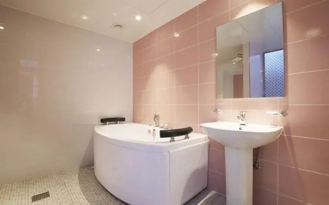 Oda (Premium (4959 -6612  Netflix availabl)