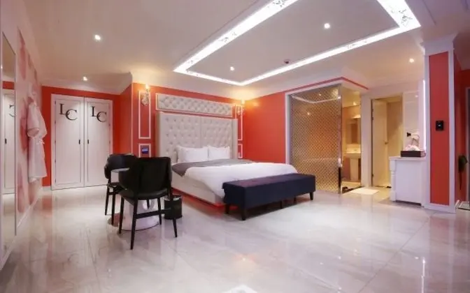 Oda (Premium (4959 -6612  Netflix availabl)