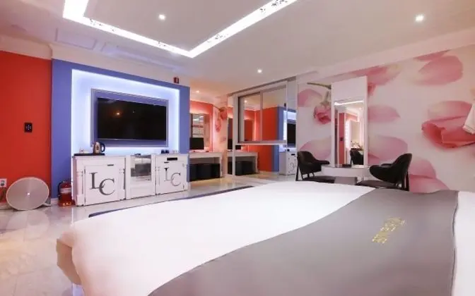 Oda (Premium (4959 -6612  Netflix availabl)