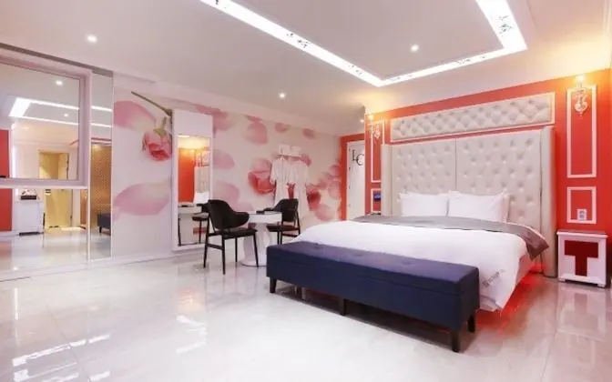 Oda (Premium (4959 -6612  Netflix availabl)