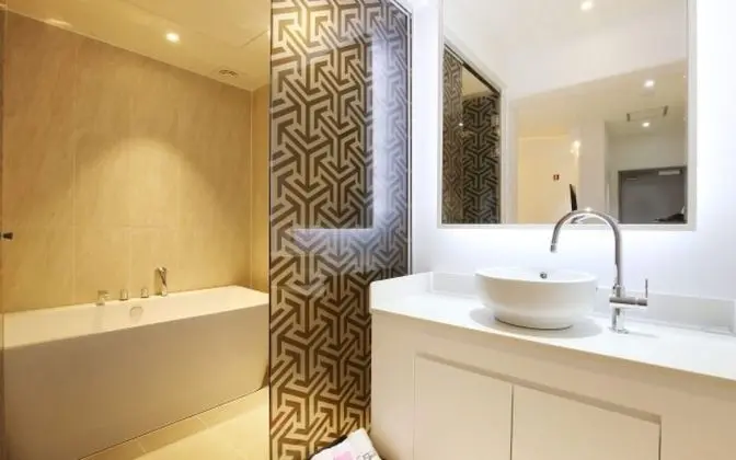 Oda (Premium (4959 -6612  Netflix availabl)