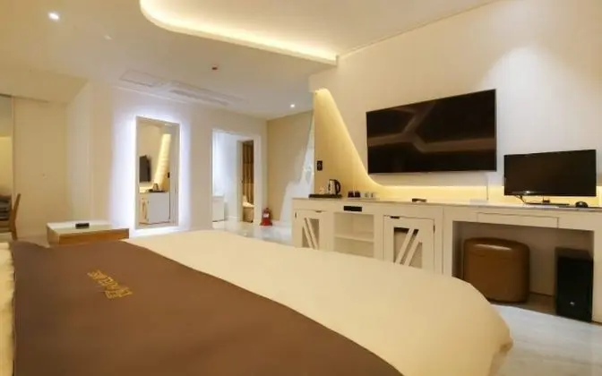 Oda (Premium (4959 -6612  Netflix availabl)