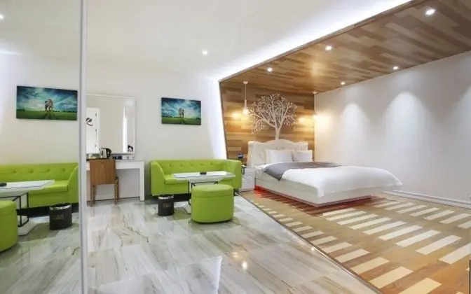 Oda (Premium (4959 -6612  Netflix availabl)